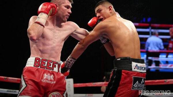 munguia-smith-fight (23)