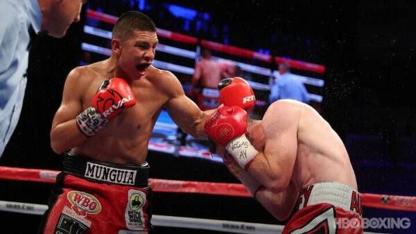 munguia-smith-fight (8)