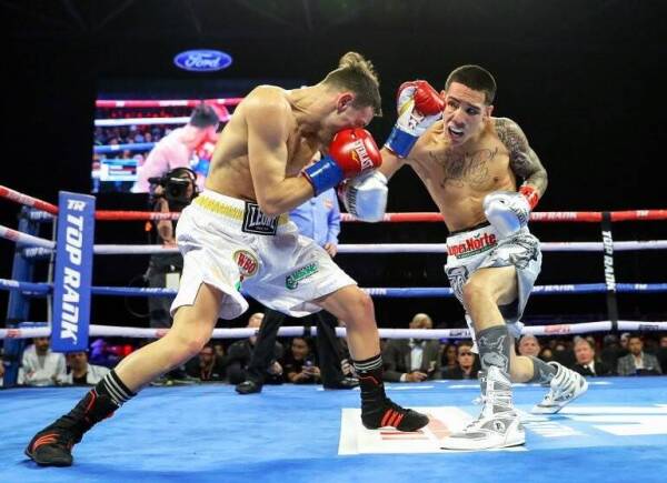 Oscar_Valdez_vs_Carmine_Tommasone_action1-770×558